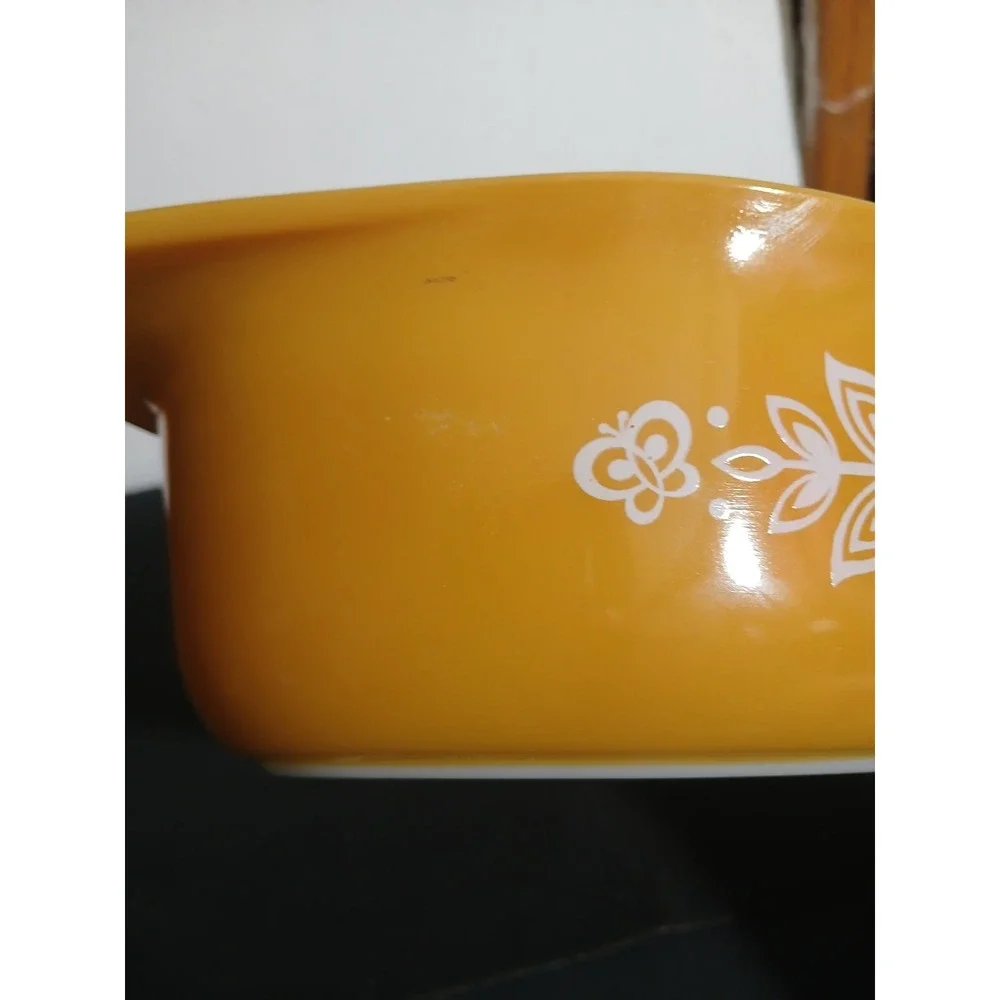 Vintage Pyrex 043 Butterfly Gold 1.5 Qt Oval Casserole Dish w Lid